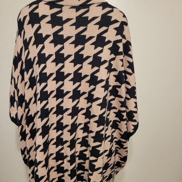 Jones New York Poncho Black and Tan Houndstooth Zip Up - Picture 8 of 8
